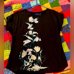 Sz L Apt 9 - Flowered Top